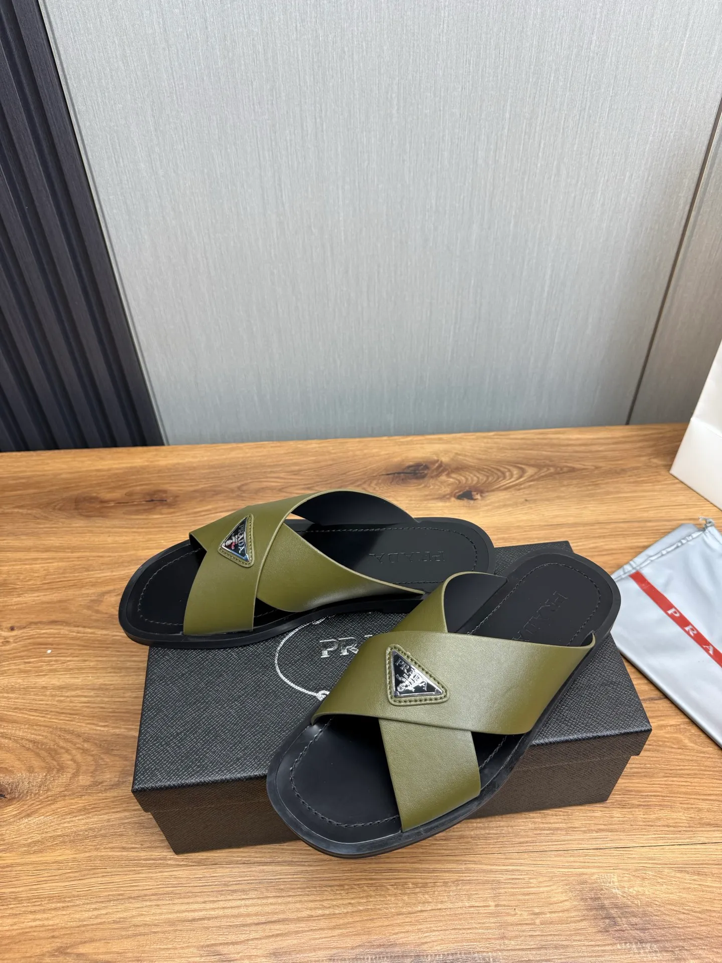 Factory price 340💰 ＰＲＡＤＡPrada - popular men's slippers hot sale 🔥 🩴Official website one to one production 38-45 sizes 45 46 🉑️Customized!